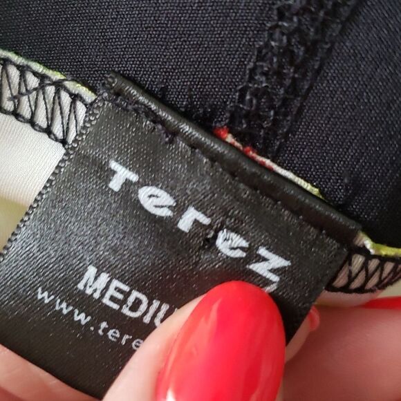 TEREZ short leggings size M NWOT - Picture 3 of 3